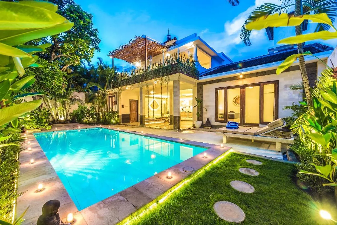 Villa Florence - 3Bdr Luxury Villa, Private Pool, Walk To The Beach Seminyak