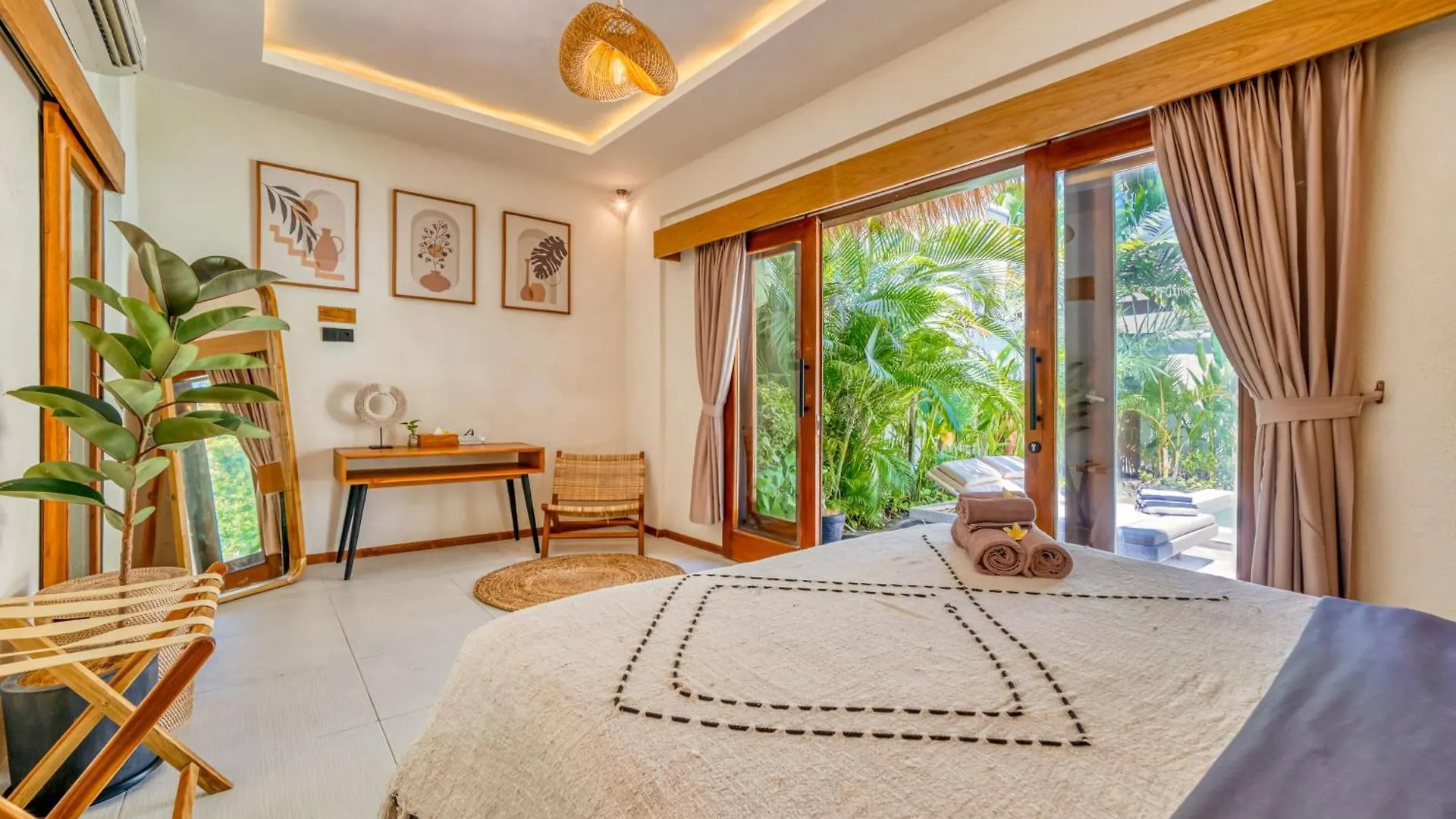 Villa Florence - 3Bdr Luxury Villa, Private Pool, Walk To The Beach Seminyak  0*, Seminyak (Bali)