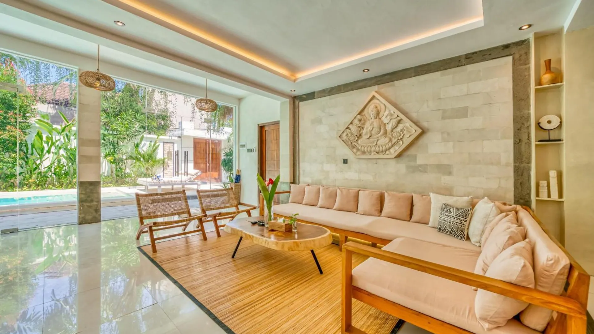 Villa Florence - 3Bdr Luxury Villa, Private Pool, Walk To The Beach Seminyak