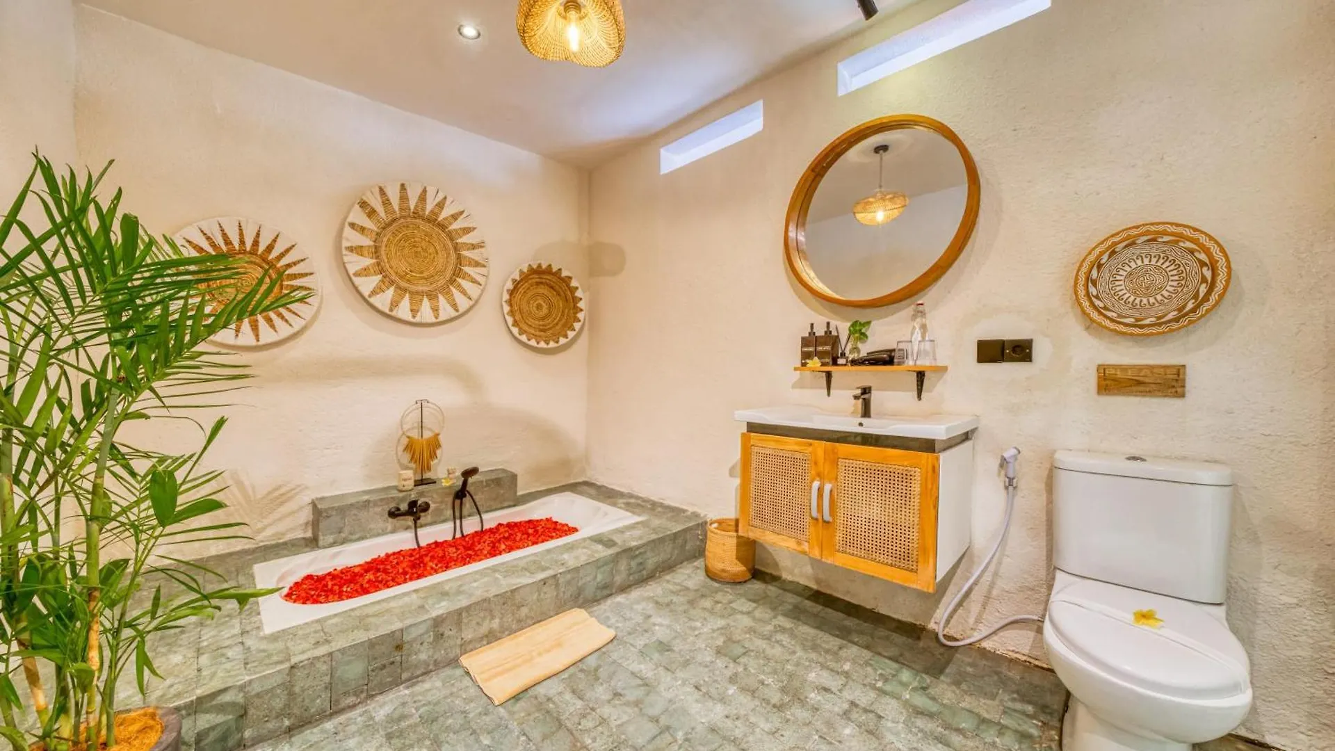 Villa Florence - 3Bdr Luxury Villa, Private Pool, Walk To The Beach Seminyak  Seminyak (Bali)