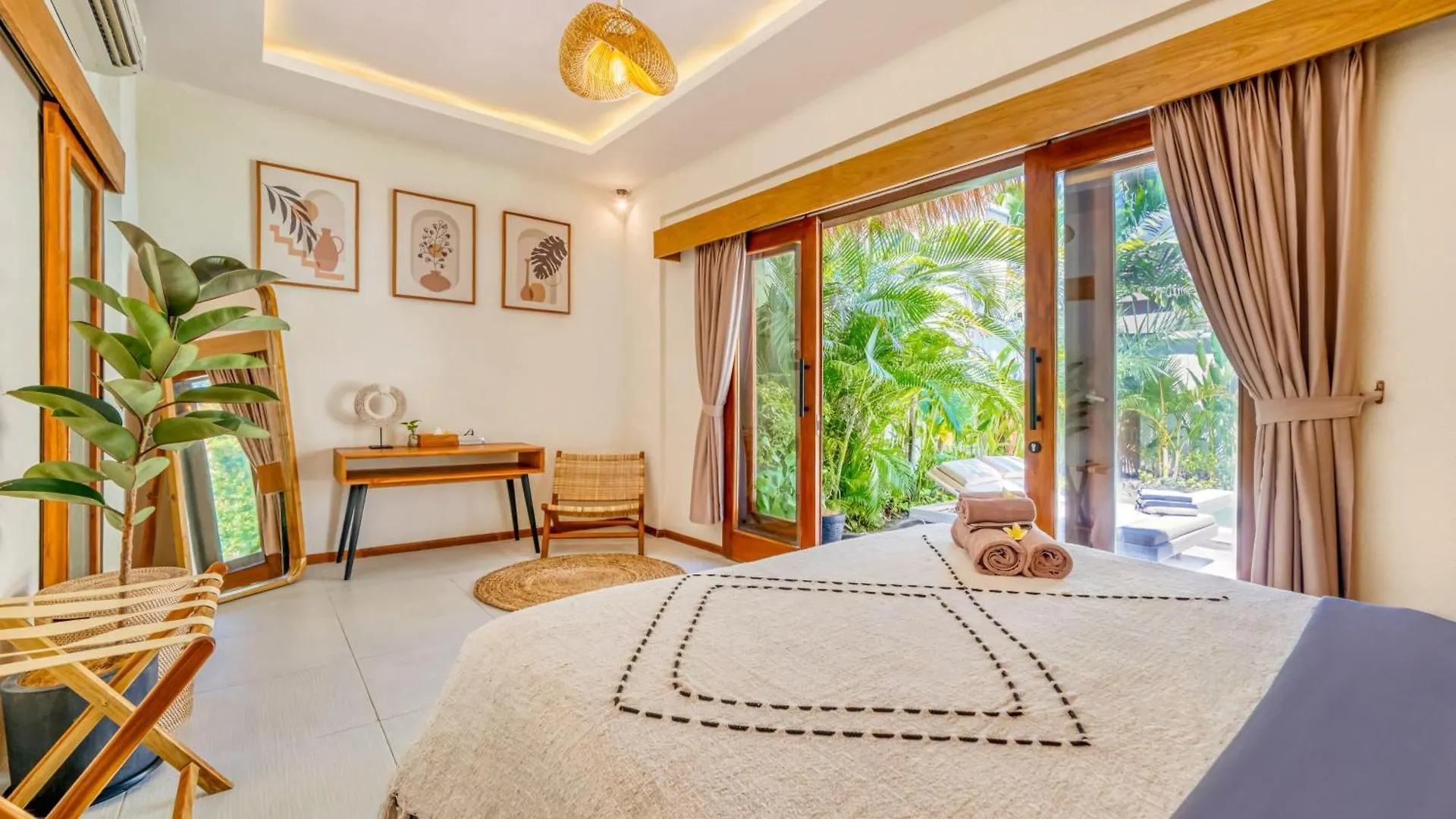 Villa Florence - 3Bdr Luxury Villa, Private Pool, Walk To The Beach Seminyak  Indonesia