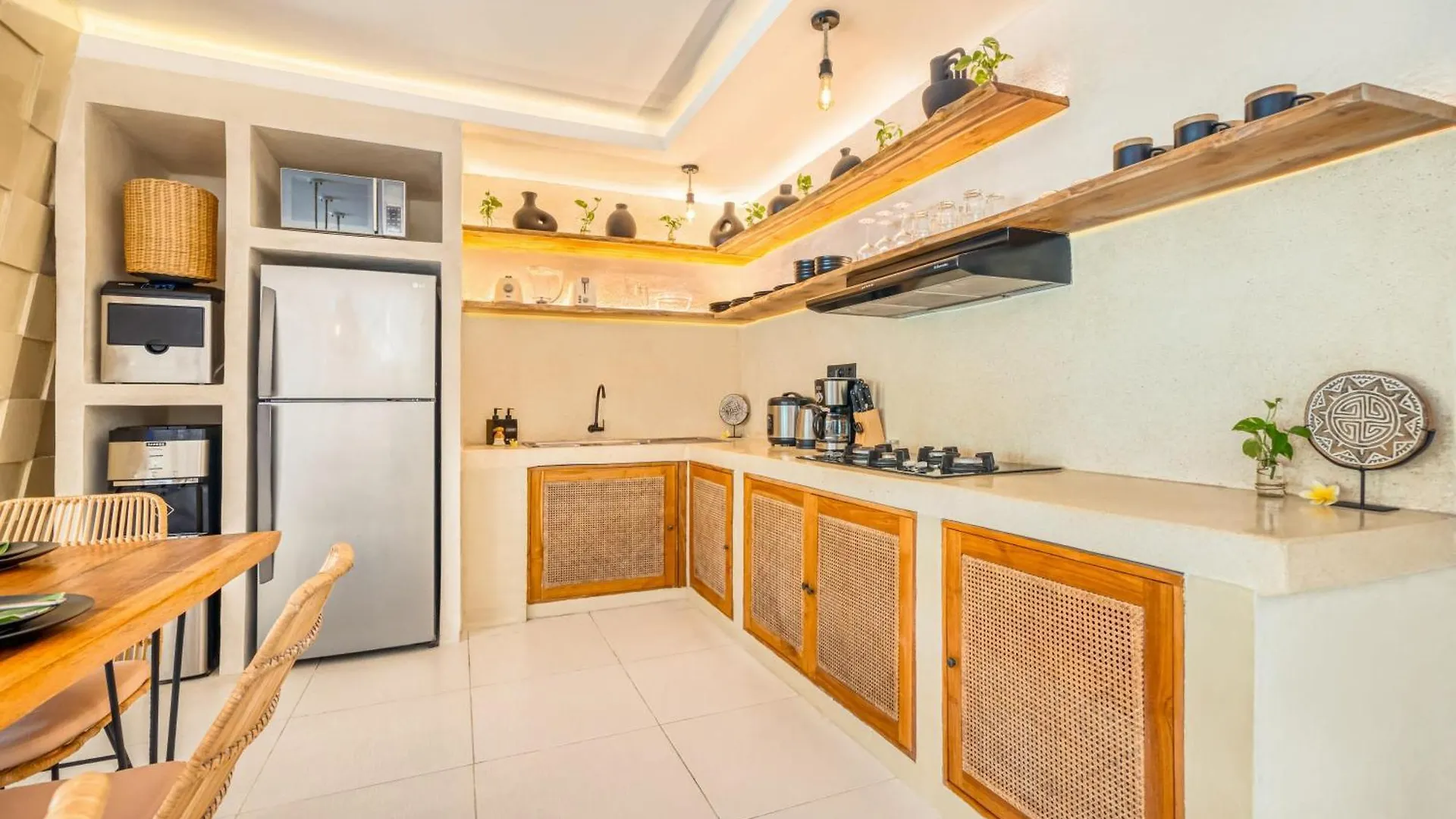 Villa Florence - 3Bdr Luxury Villa, Private Pool, Walk To The Beach Seminyak