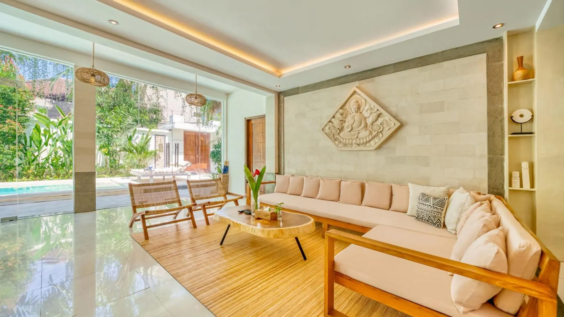 Villa Florence - 3Bdr Luxury Villa, Private Pool, Walk To The Beach Seminyak